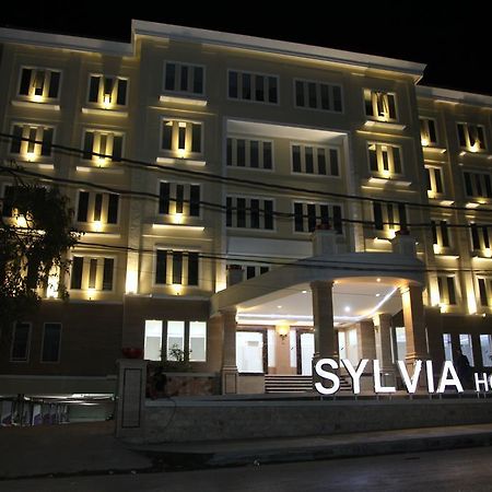 Sylvia Hotel Premier Kupang Kupang  Exterior photo