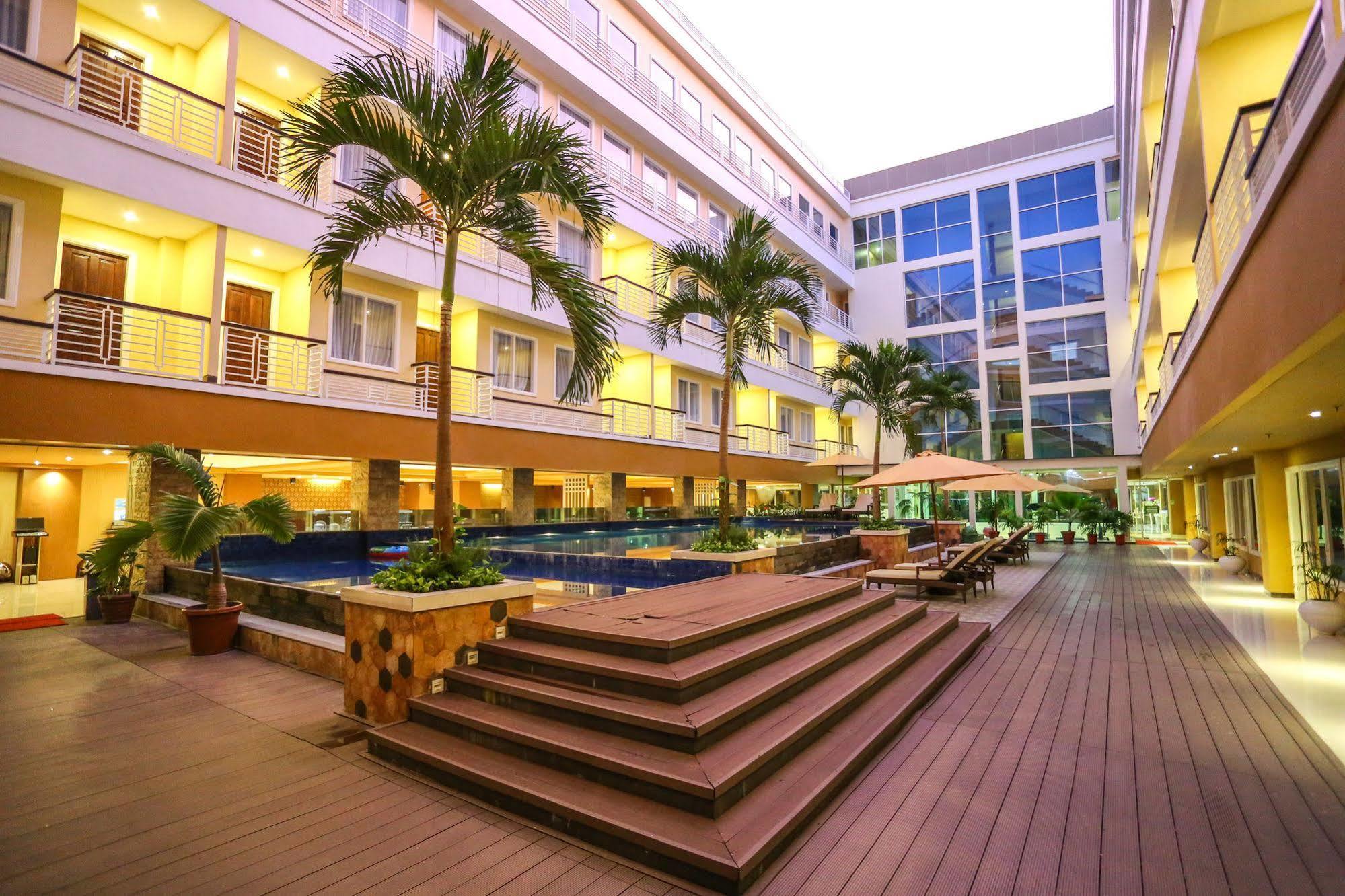Sylvia Hotel Premier Kupang Kupang  Exterior photo
